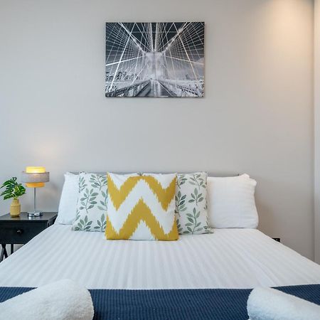 Skyvillion - Cozy Large 4 & 1 Bed Apartments In London Enfield, Mins To Tube Station, Free Wi-Fi Exterior photo