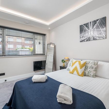 Skyvillion - Cozy Large 4 & 1 Bed Apartments In London Enfield, Mins To Tube Station, Free Wi-Fi Exterior photo