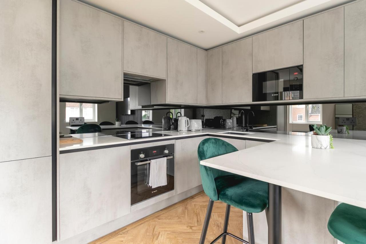 Skyvillion - Cozy Large 4 & 1 Bed Apartments In London Enfield, Mins To Tube Station, Free Wi-Fi Exterior photo