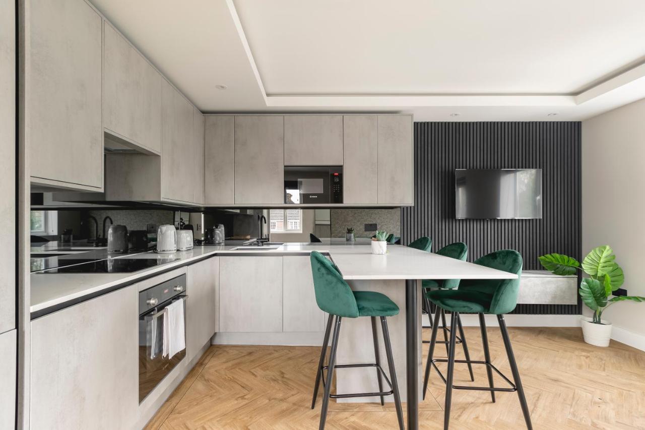 Skyvillion - Cozy Large 4 & 1 Bed Apartments In London Enfield, Mins To Tube Station, Free Wi-Fi Exterior photo