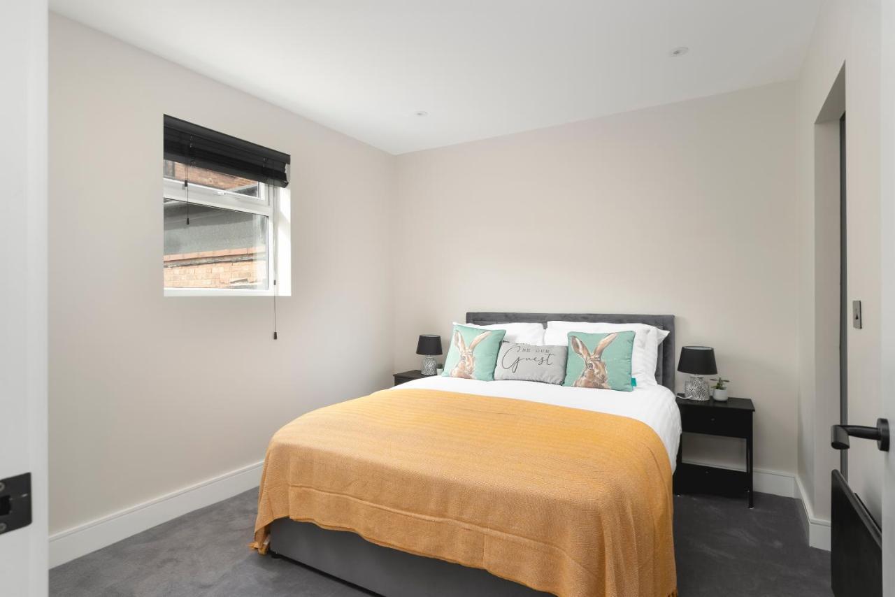 Skyvillion - Cozy Large 4 & 1 Bed Apartments In London Enfield, Mins To Tube Station, Free Wi-Fi Exterior photo