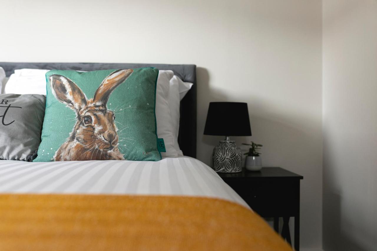 Skyvillion - Cozy Large 4 & 1 Bed Apartments In London Enfield, Mins To Tube Station, Free Wi-Fi Exterior photo