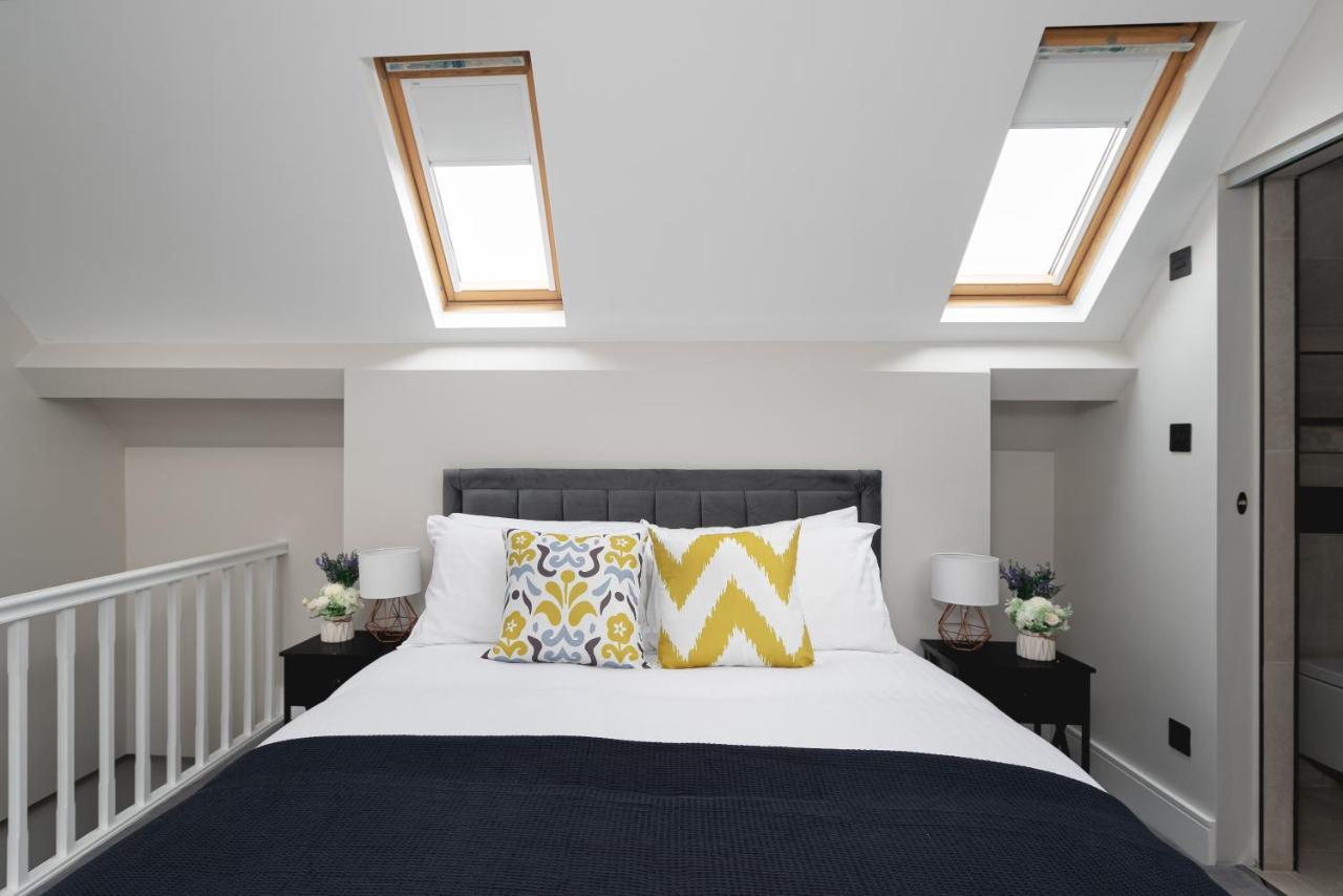 Skyvillion - Cozy Large 4 & 1 Bed Apartments In London Enfield, Mins To Tube Station, Free Wi-Fi Exterior photo