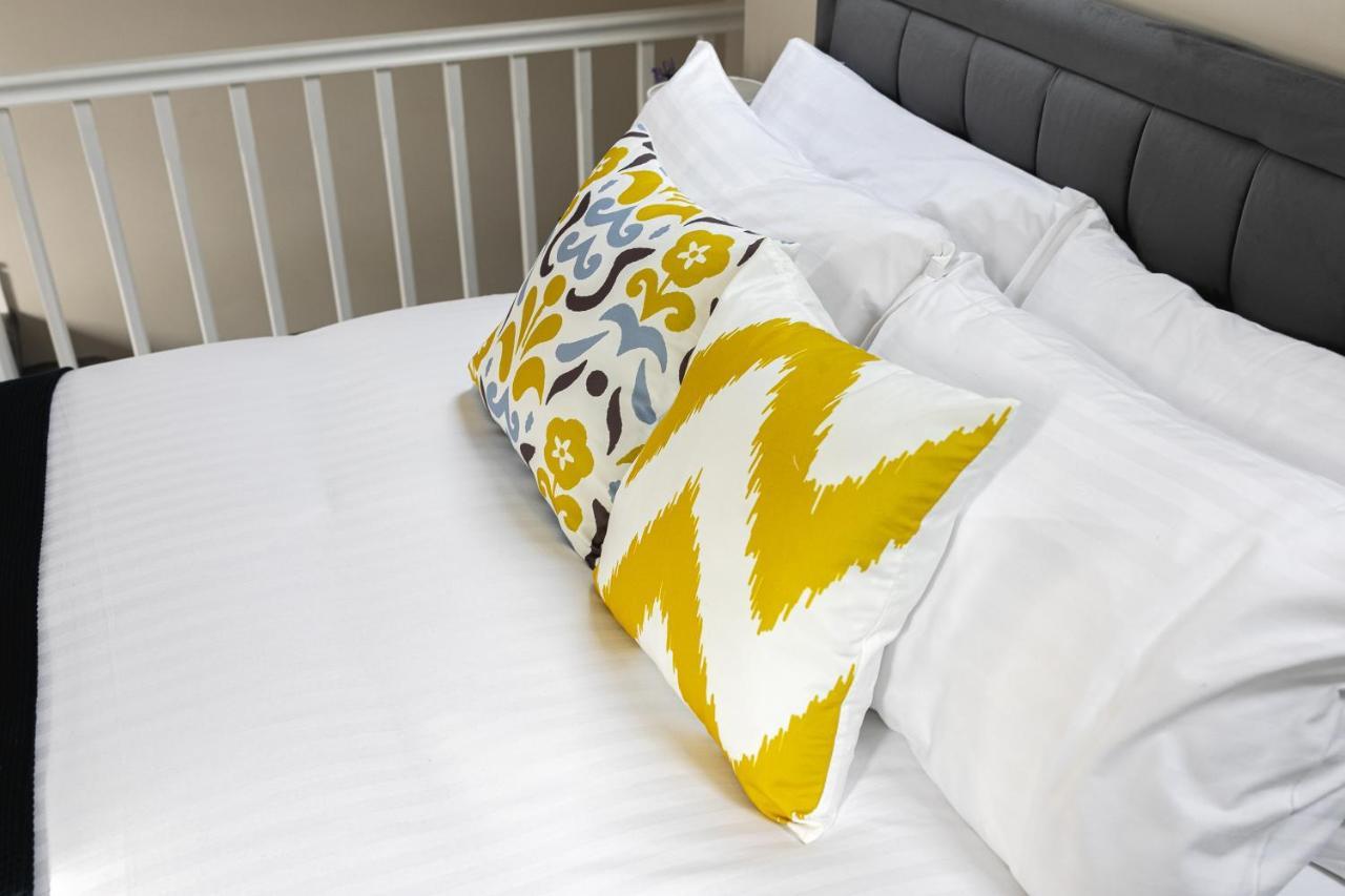 Skyvillion - Cozy Large 4 & 1 Bed Apartments In London Enfield, Mins To Tube Station, Free Wi-Fi Exterior photo