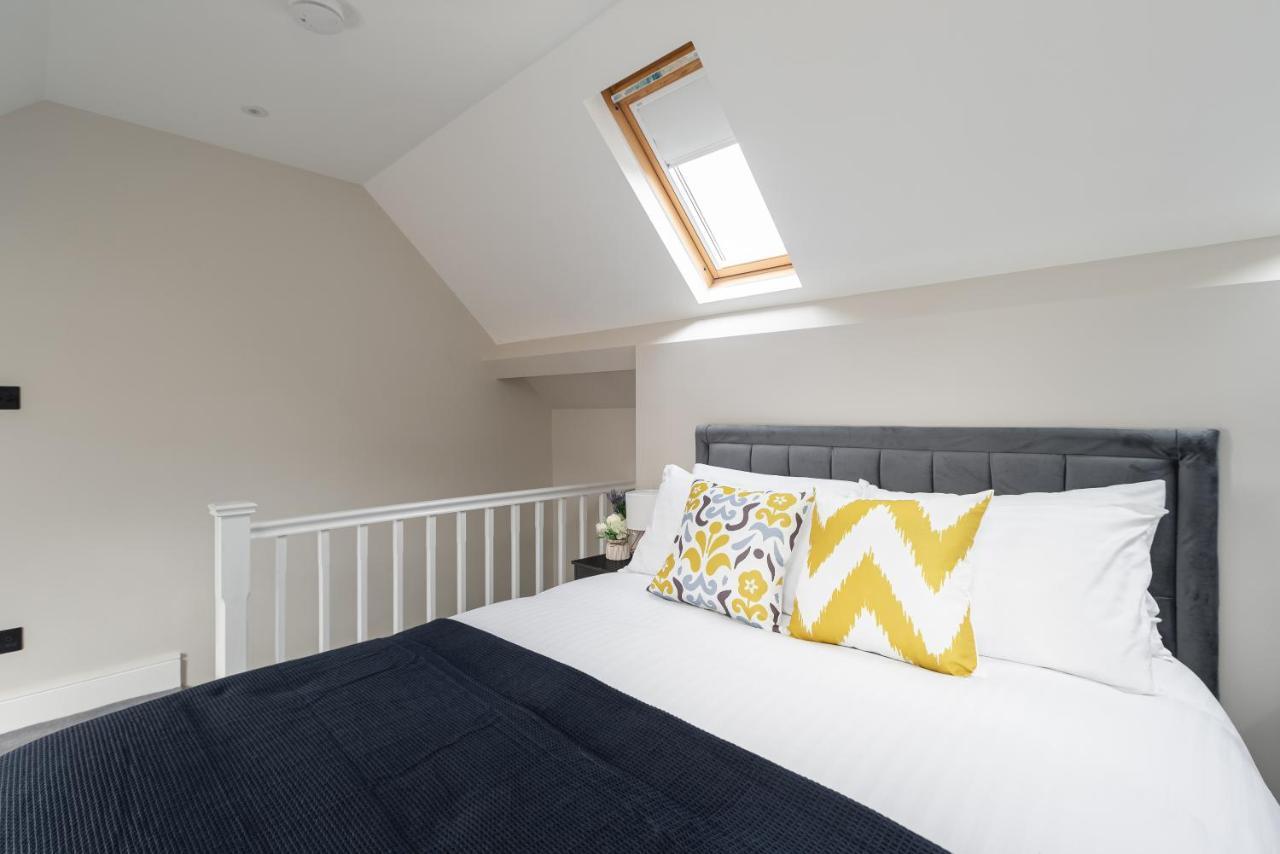 Skyvillion - Cozy Large 4 & 1 Bed Apartments In London Enfield, Mins To Tube Station, Free Wi-Fi Exterior photo