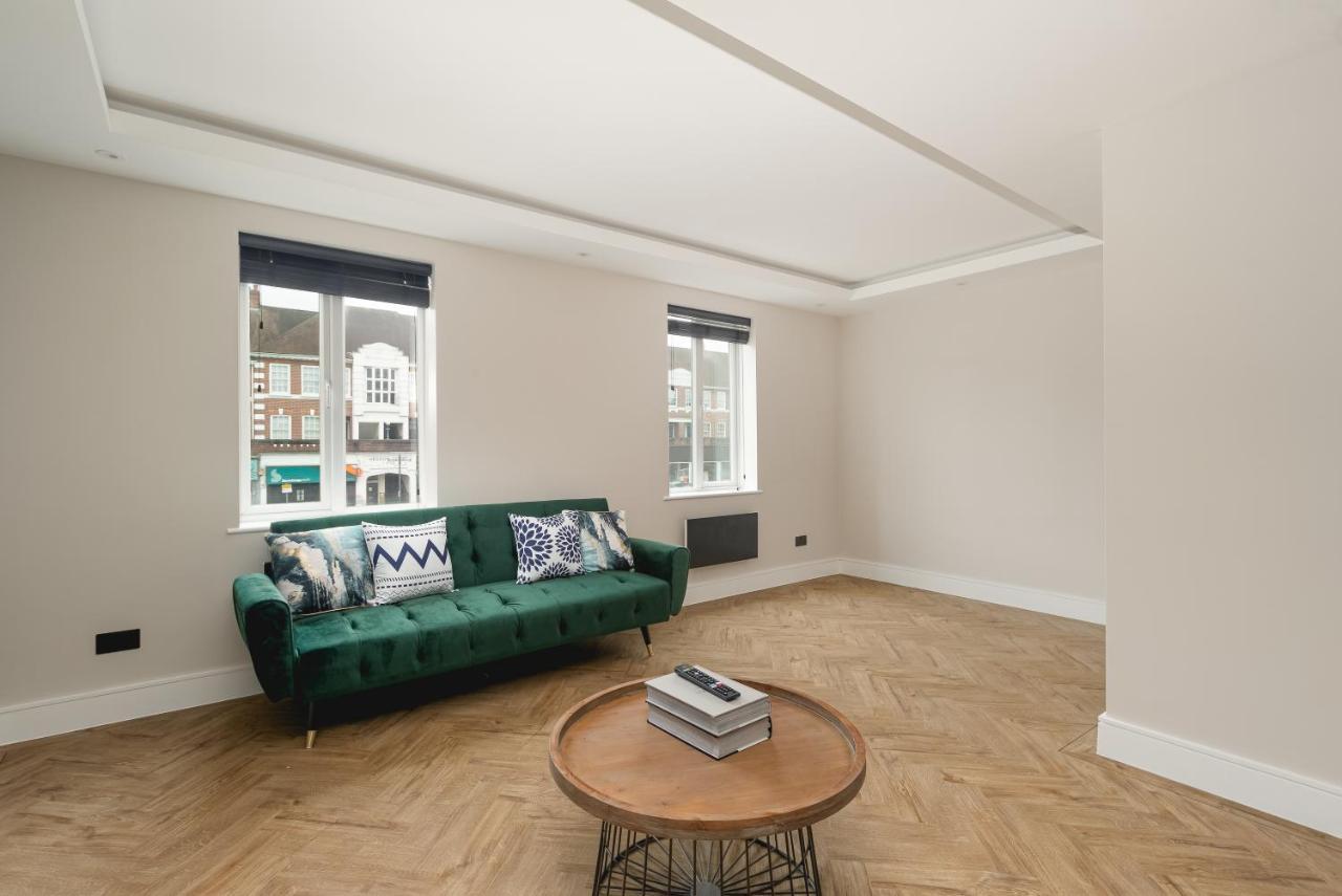 Skyvillion - Cozy Large 4 & 1 Bed Apartments In London Enfield, Mins To Tube Station, Free Wi-Fi Exterior photo