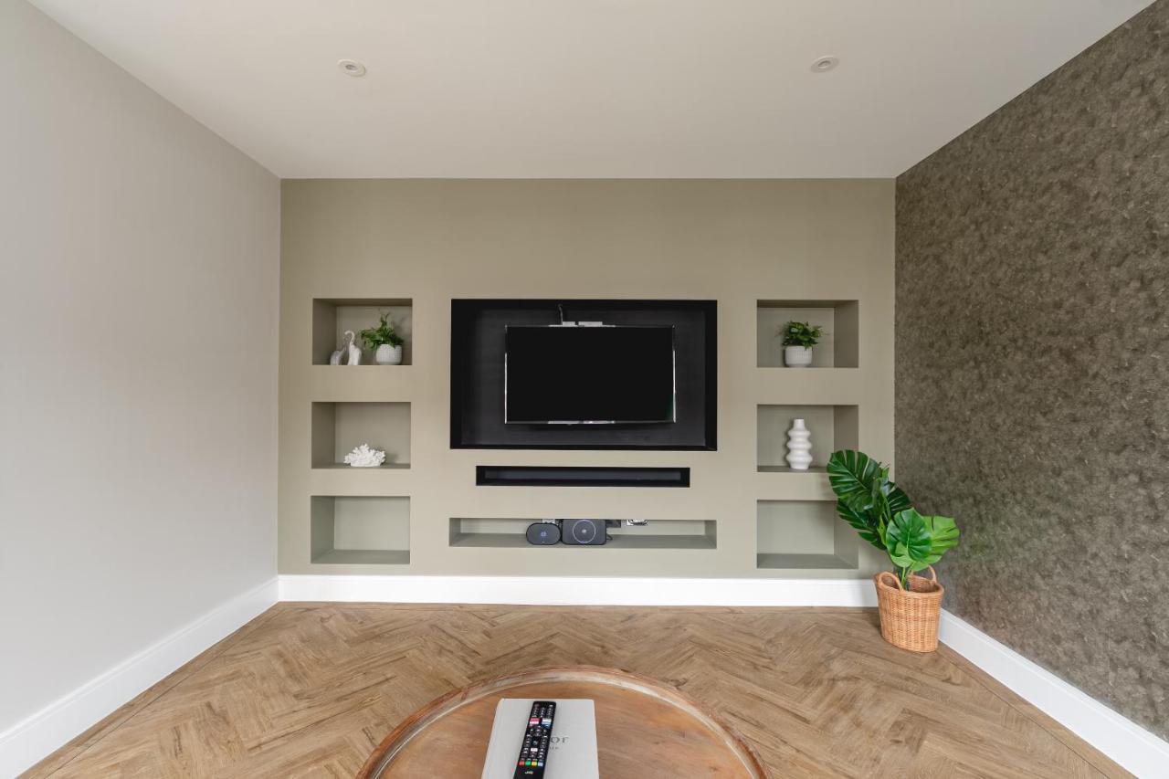 Skyvillion - Cozy Large 4 & 1 Bed Apartments In London Enfield, Mins To Tube Station, Free Wi-Fi Exterior photo