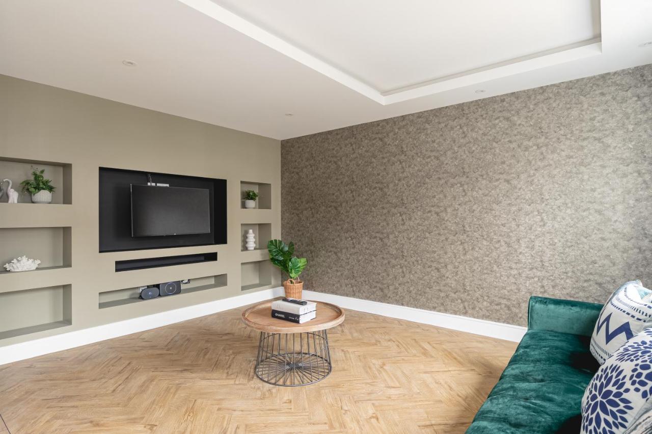 Skyvillion - Cozy Large 4 & 1 Bed Apartments In London Enfield, Mins To Tube Station, Free Wi-Fi Exterior photo