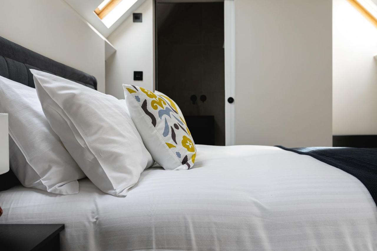 Skyvillion - Cozy Large 4 & 1 Bed Apartments In London Enfield, Mins To Tube Station, Free Wi-Fi Exterior photo
