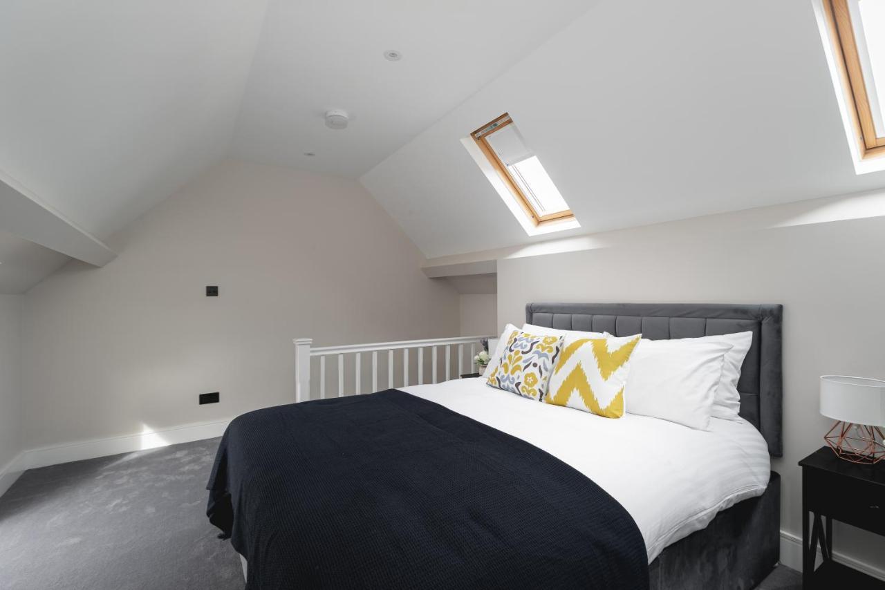 Skyvillion - Cozy Large 4 & 1 Bed Apartments In London Enfield, Mins To Tube Station, Free Wi-Fi Exterior photo