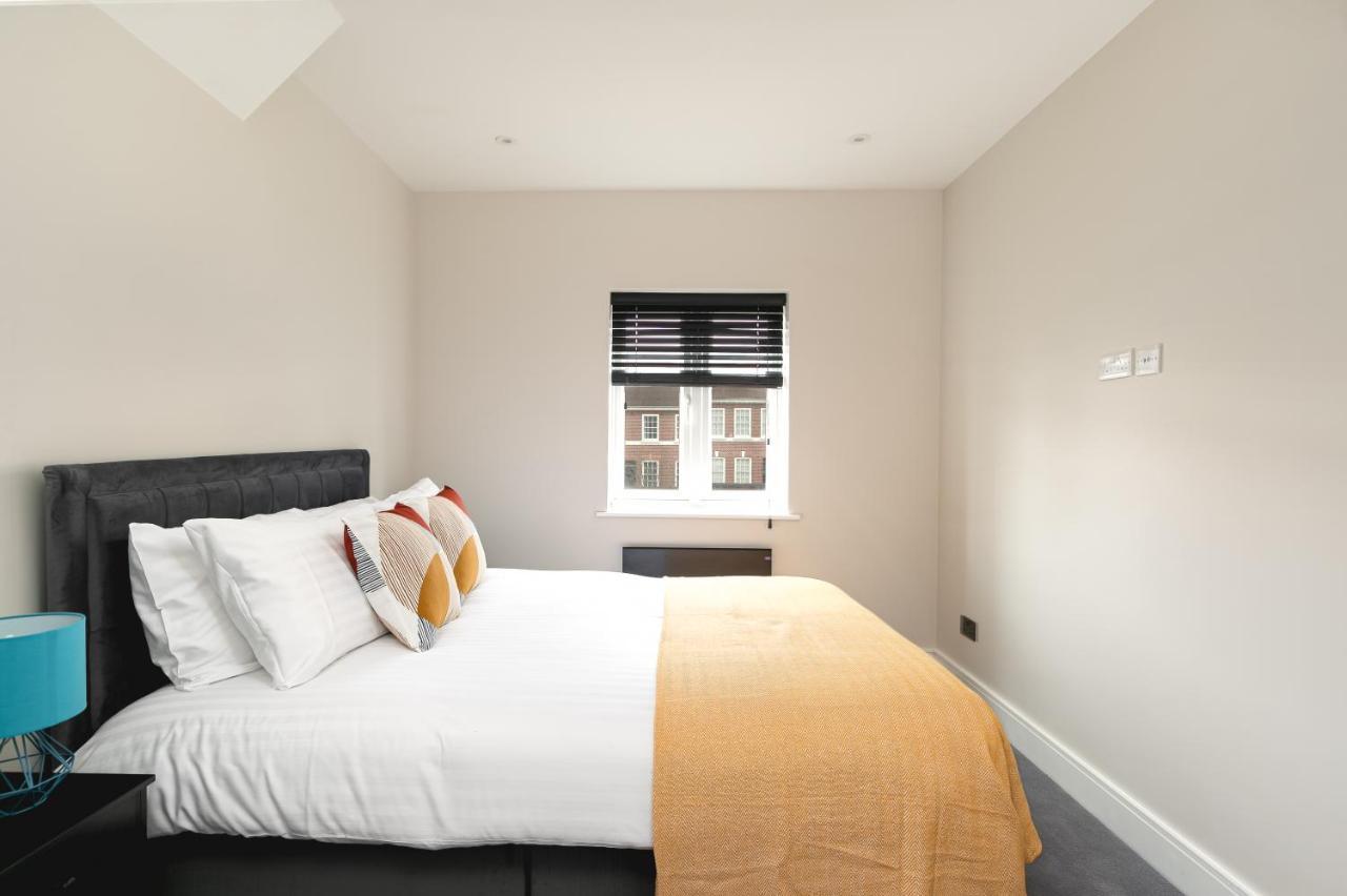 Skyvillion - Cozy Large 4 & 1 Bed Apartments In London Enfield, Mins To Tube Station, Free Wi-Fi Exterior photo
