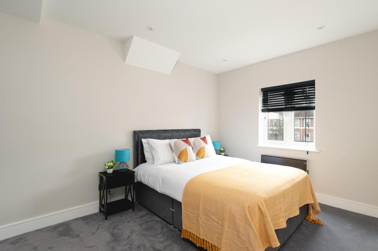 Skyvillion - Cozy Large 4 & 1 Bed Apartments In London Enfield, Mins To Tube Station, Free Wi-Fi Exterior photo
