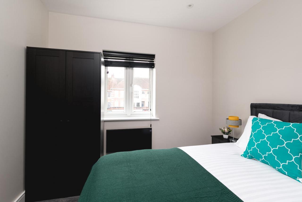 Skyvillion - Cozy Large 4 & 1 Bed Apartments In London Enfield, Mins To Tube Station, Free Wi-Fi Exterior photo