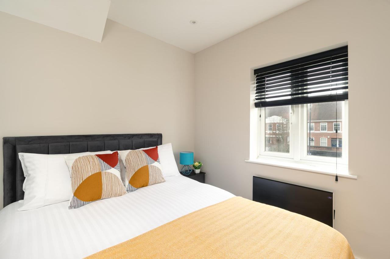 Skyvillion - Cozy Large 4 & 1 Bed Apartments In London Enfield, Mins To Tube Station, Free Wi-Fi Exterior photo