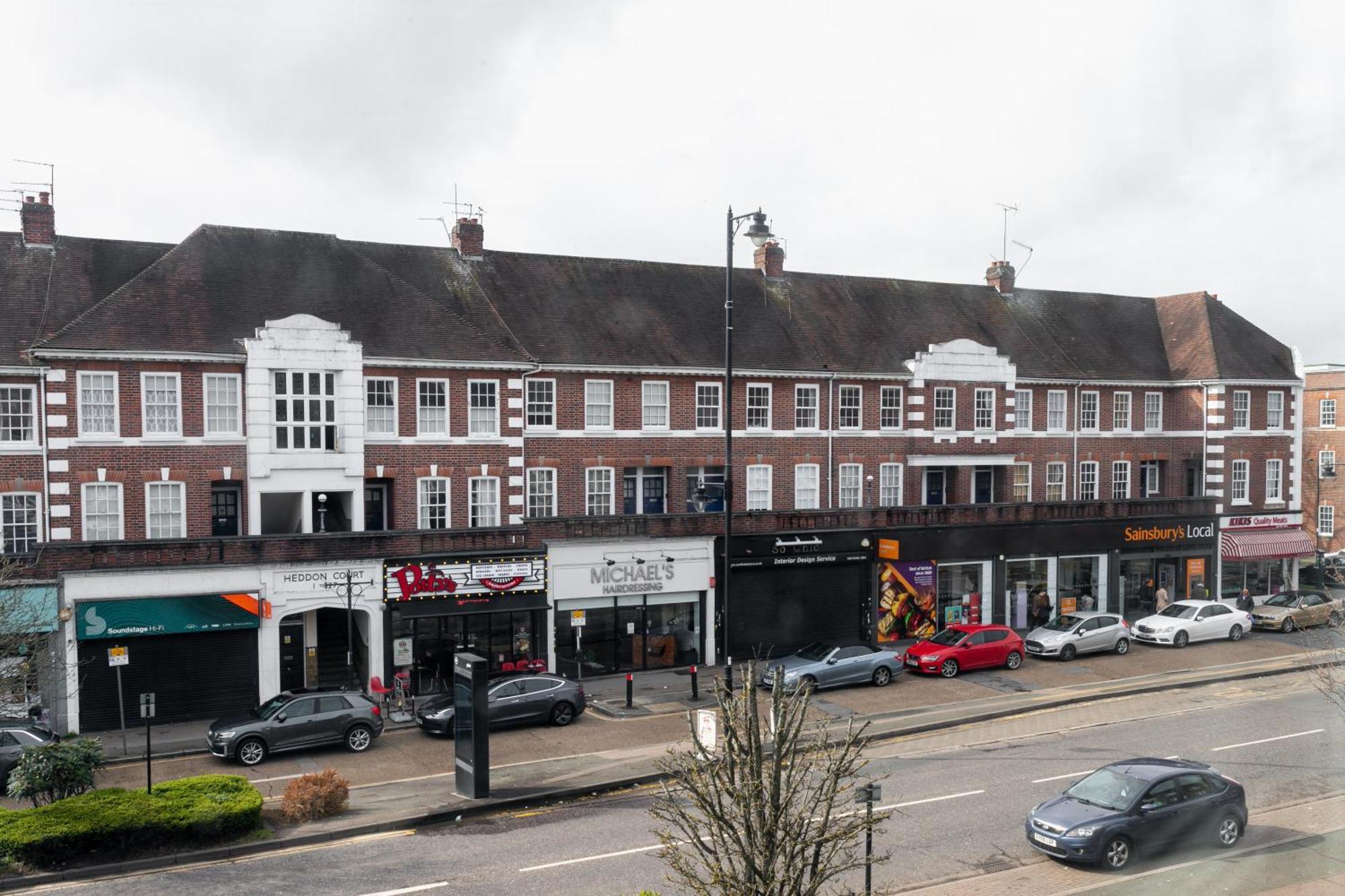 Skyvillion - Cozy Large 4 & 1 Bed Apartments In London Enfield, Mins To Tube Station, Free Wi-Fi Exterior photo
