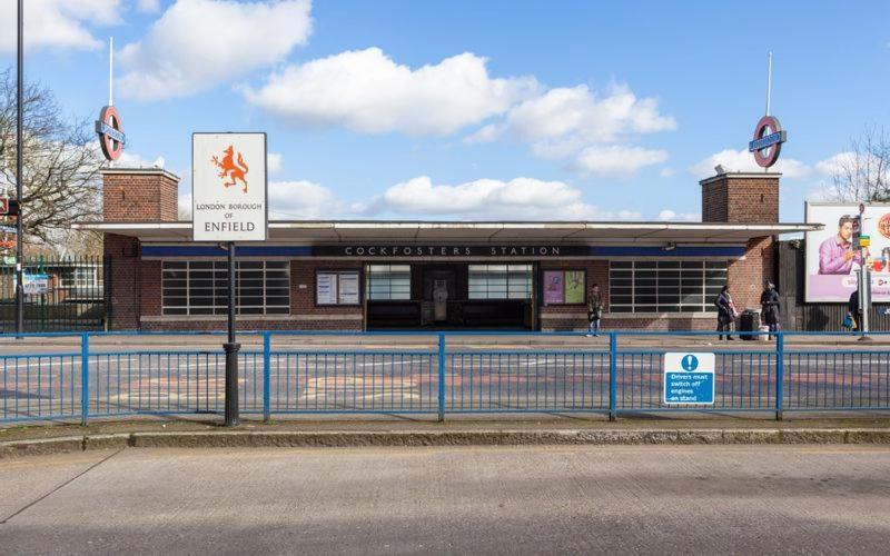 Skyvillion - Cozy Large 4 & 1 Bed Apartments In London Enfield, Mins To Tube Station, Free Wi-Fi Exterior photo