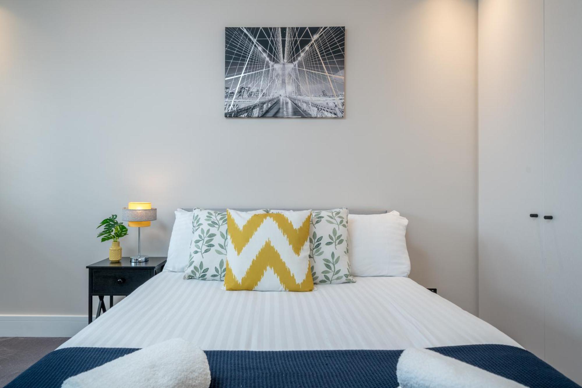 Skyvillion - Cozy Large 4 & 1 Bed Apartments In London Enfield, Mins To Tube Station, Free Wi-Fi Exterior photo
