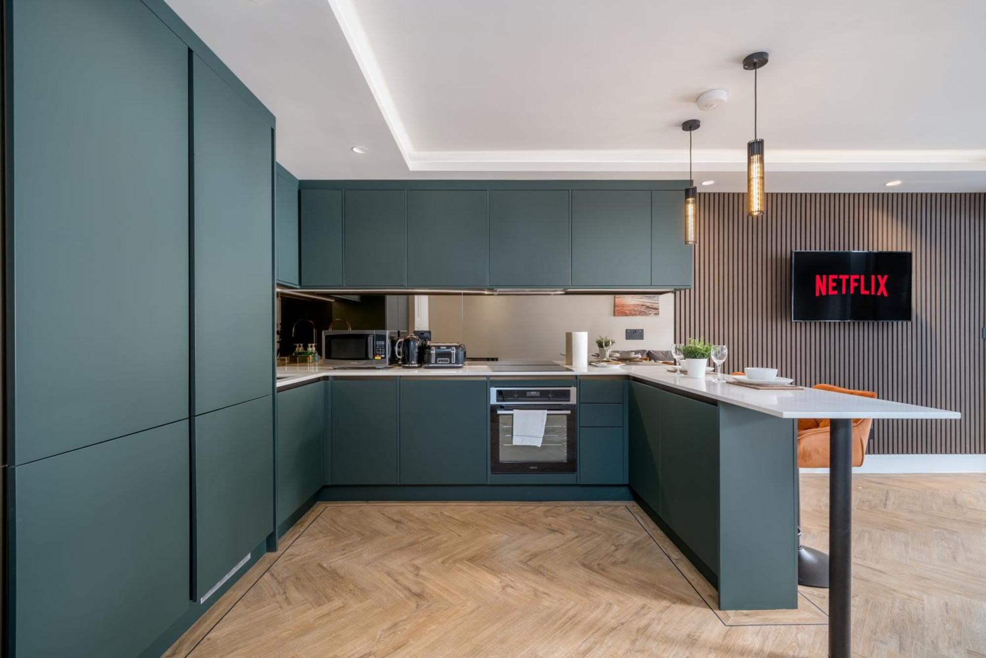 Skyvillion - Cozy Large 4 & 1 Bed Apartments In London Enfield, Mins To Tube Station, Free Wi-Fi Exterior photo
