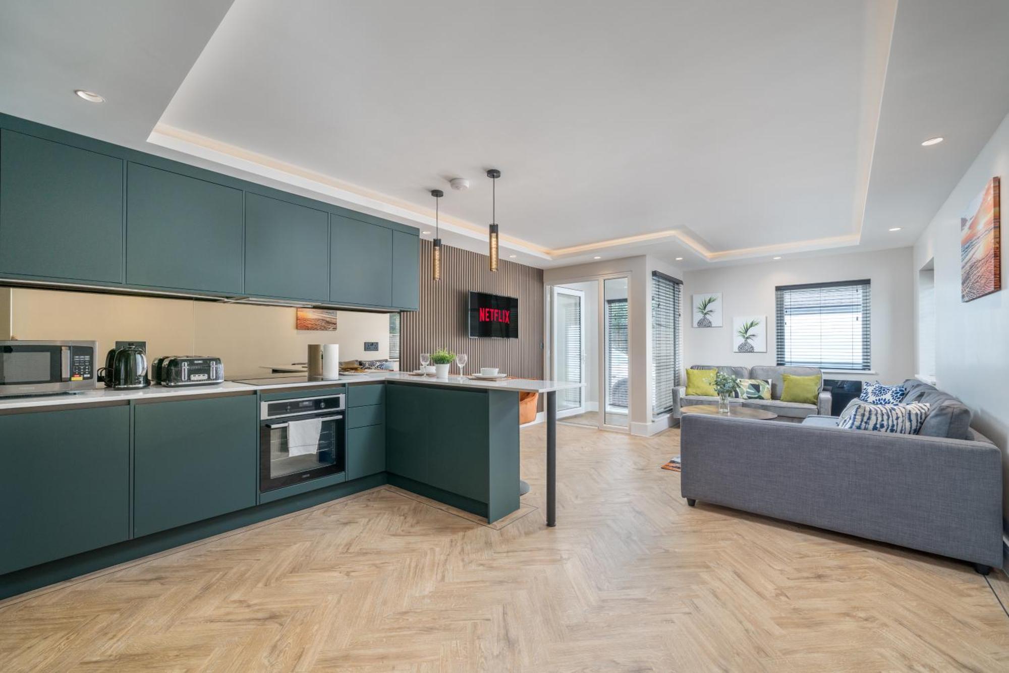 Skyvillion - Cozy Large 4 & 1 Bed Apartments In London Enfield, Mins To Tube Station, Free Wi-Fi Exterior photo