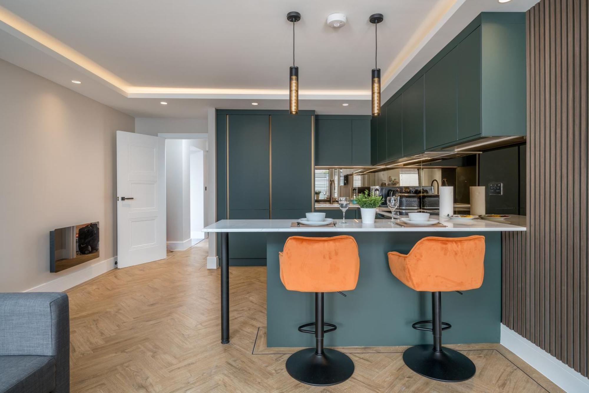 Skyvillion - Cozy Large 4 & 1 Bed Apartments In London Enfield, Mins To Tube Station, Free Wi-Fi Exterior photo
