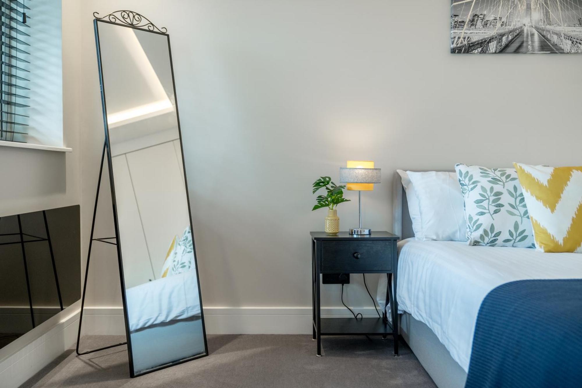 Skyvillion - Cozy Large 4 & 1 Bed Apartments In London Enfield, Mins To Tube Station, Free Wi-Fi Exterior photo