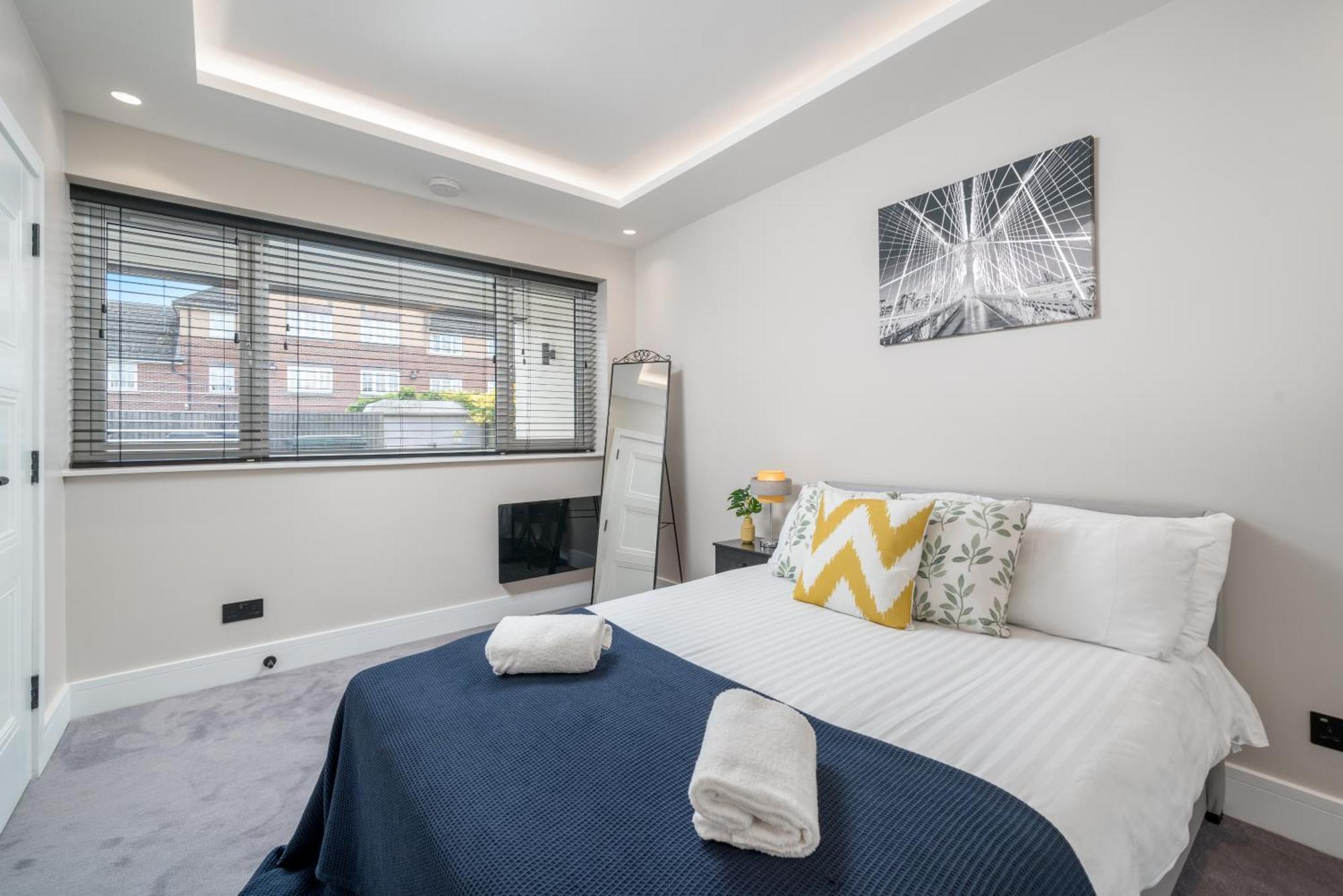 Skyvillion - Cozy Large 4 & 1 Bed Apartments In London Enfield, Mins To Tube Station, Free Wi-Fi Exterior photo