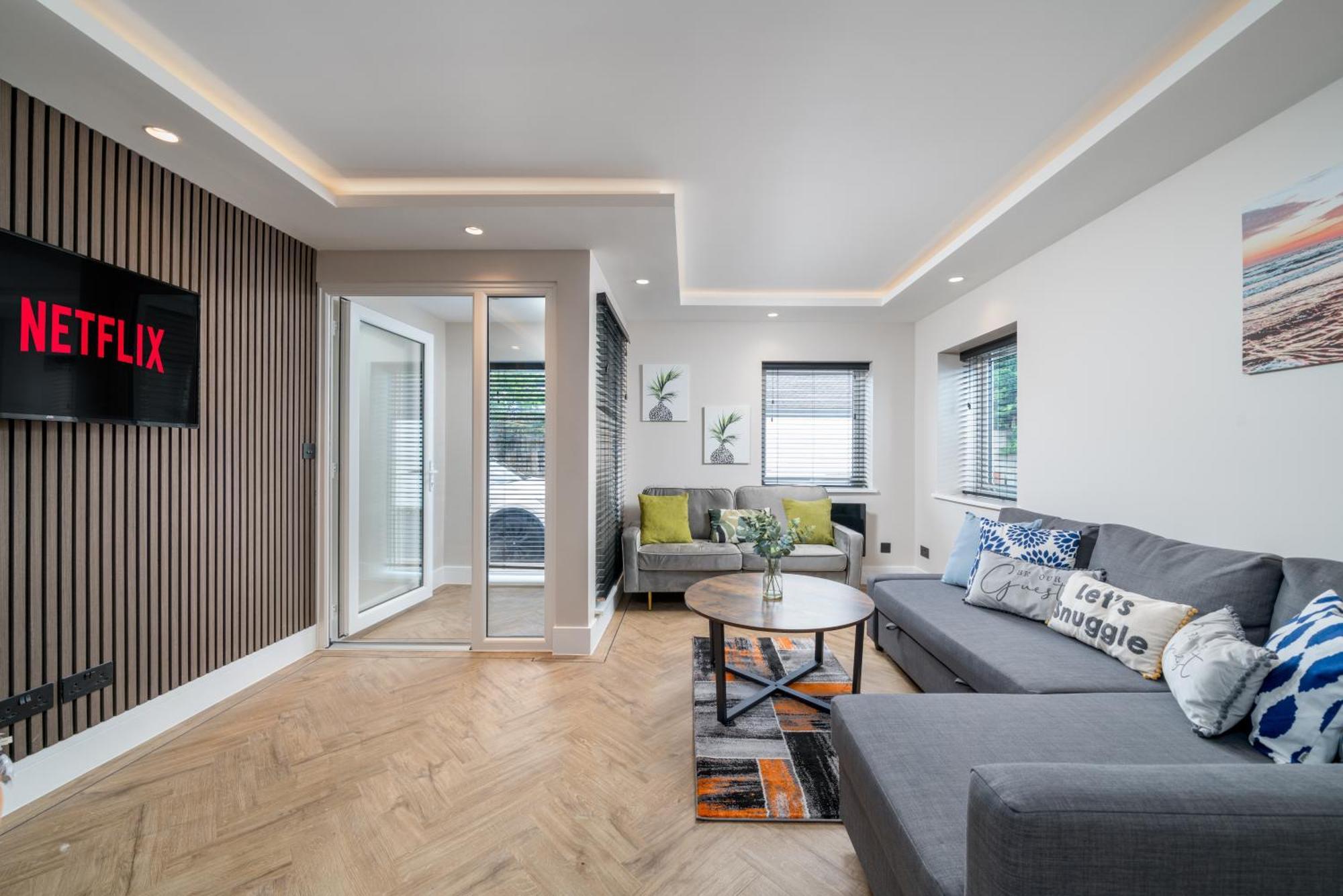 Skyvillion - Cozy Large 4 & 1 Bed Apartments In London Enfield, Mins To Tube Station, Free Wi-Fi Exterior photo