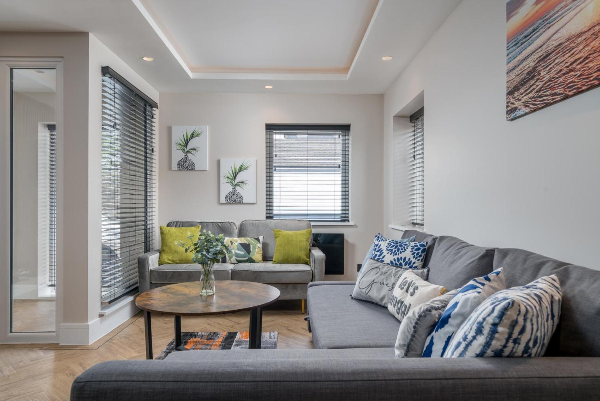 Skyvillion - Cozy Large 4 & 1 Bed Apartments In London Enfield, Mins To Tube Station, Free Wi-Fi Exterior photo